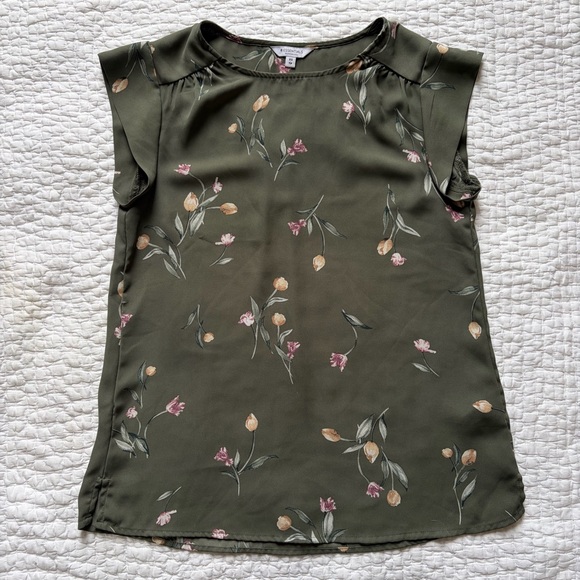 Reitmans Tops - Reitman’s Sleeveless Floral Blouse - Olive Green Size XS